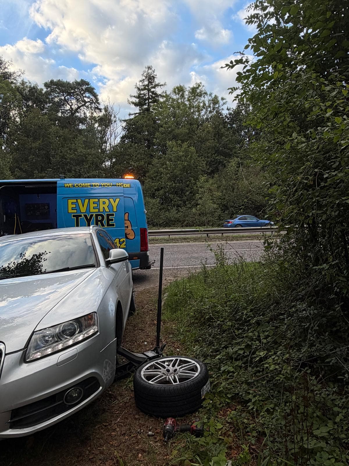Professional Roadside Tyre Replacement Across Surrey, Sussex, and Kent